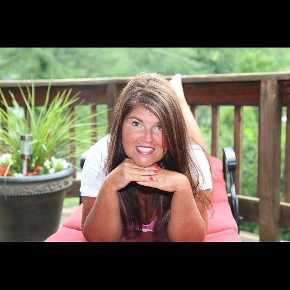 Meet your Posher, Pamela - Picture 1 of 1